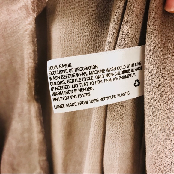 Flowy Sleeveless Blouse NWT - Picture 6 of 7